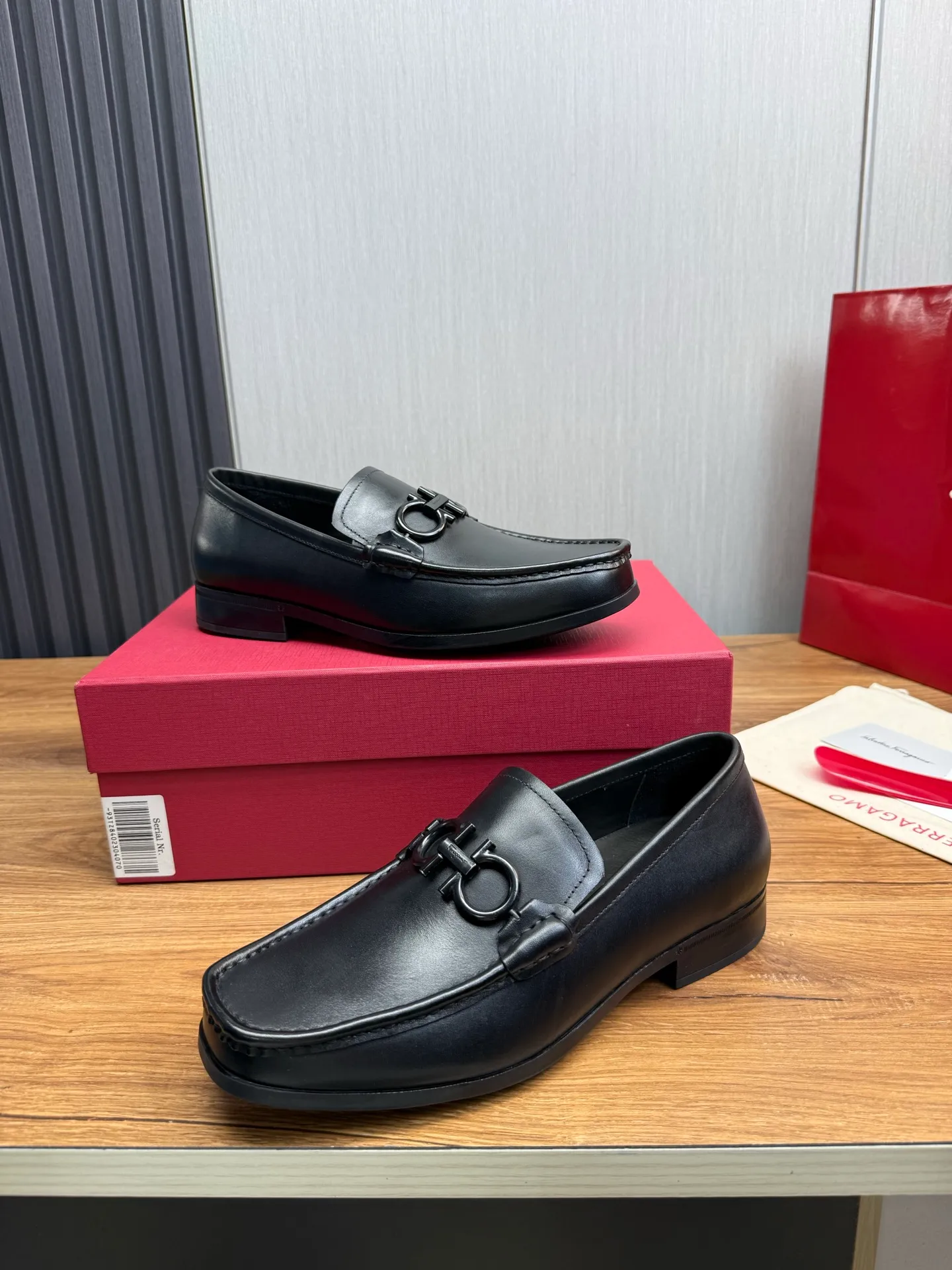 Men's shoes 💰760💰 Ferragamo. [Ferragamo] Men's Loaf leather shoes, the latest hot style, 1:1 original purchase quality, top quality, imported open-edge beaded cowhide leather on the upper, hand-made three-dimensional stitching highlights the round toe design, the inner feet are made of imported cowhide, with original wear-resistant rubber outsole, matching code 39-44, (38, 45 custom-made, non-refundable)